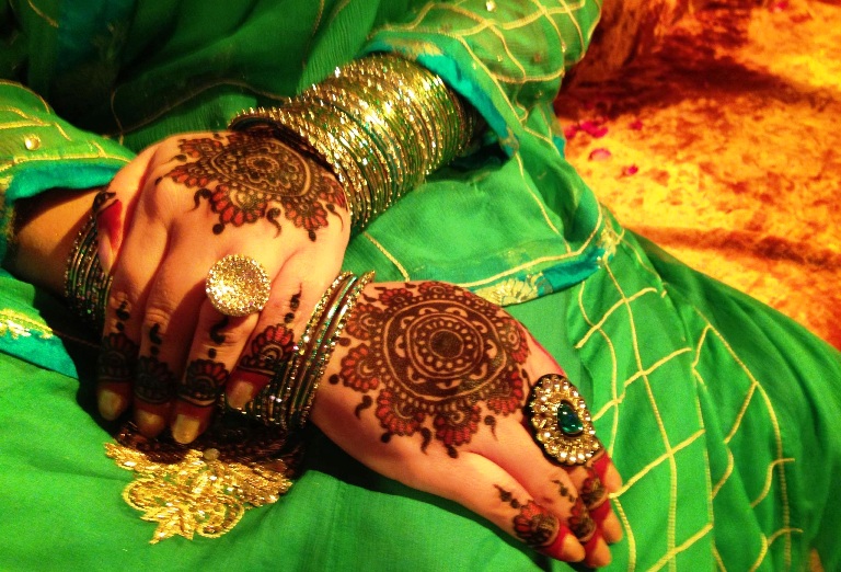 साउने संक्रान्ति पर्व मनाइँदै, साँझ घर घरमा लूतो फाल्ने प्रचलन