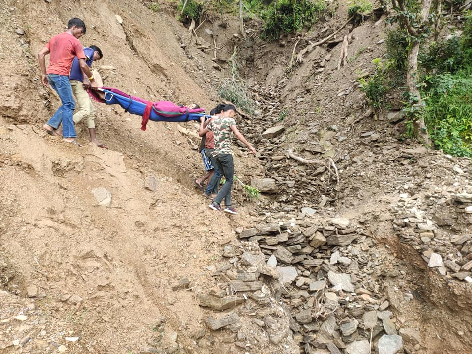 कर्णालीमा बाटोमै जान्छ सुत्केरीको ज्यान