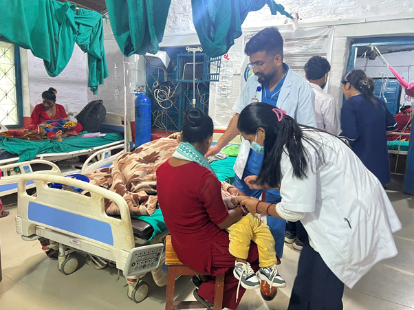 दैलेख अस्पतालमा बिरामीको बढ्दो चाप, उपचारमा समस्या